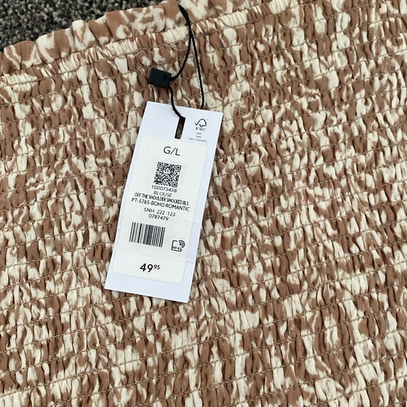 Off the shoulder blouse and midi skirt - Picture 3 of 3